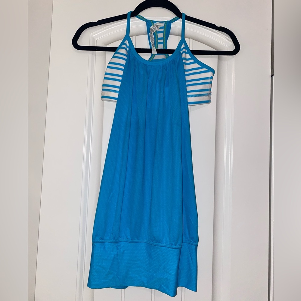 Lululemon athletic turquoise tank with built in bra, size 4